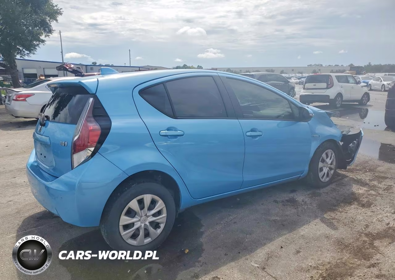 2015 Toyota Prius C Two VIN:JTDKDTB31F1110709 - 3