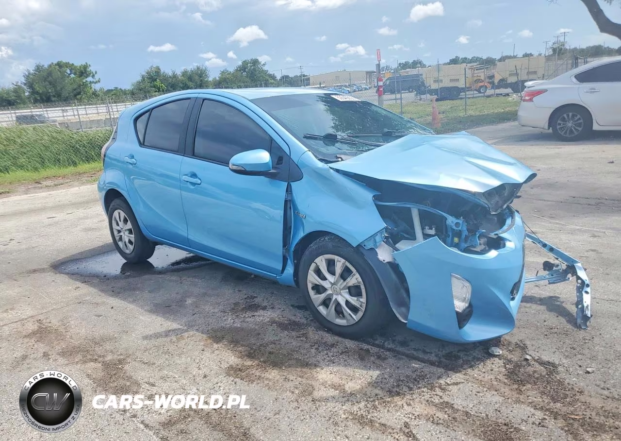 2015 Toyota Prius C Two VIN:JTDKDTB31F1110709 - 4