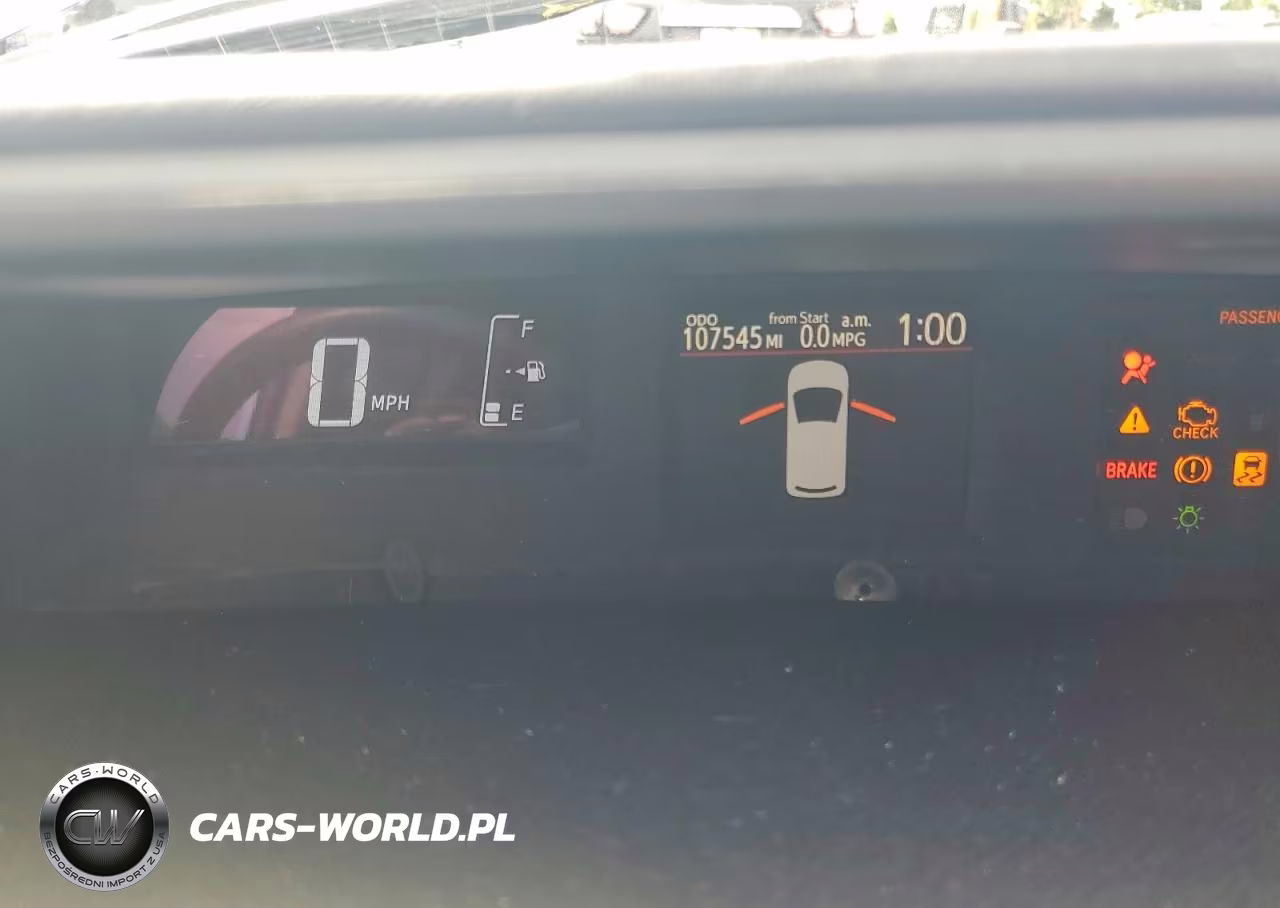 2015 Toyota Prius C Two VIN:JTDKDTB31F1110709 - 9