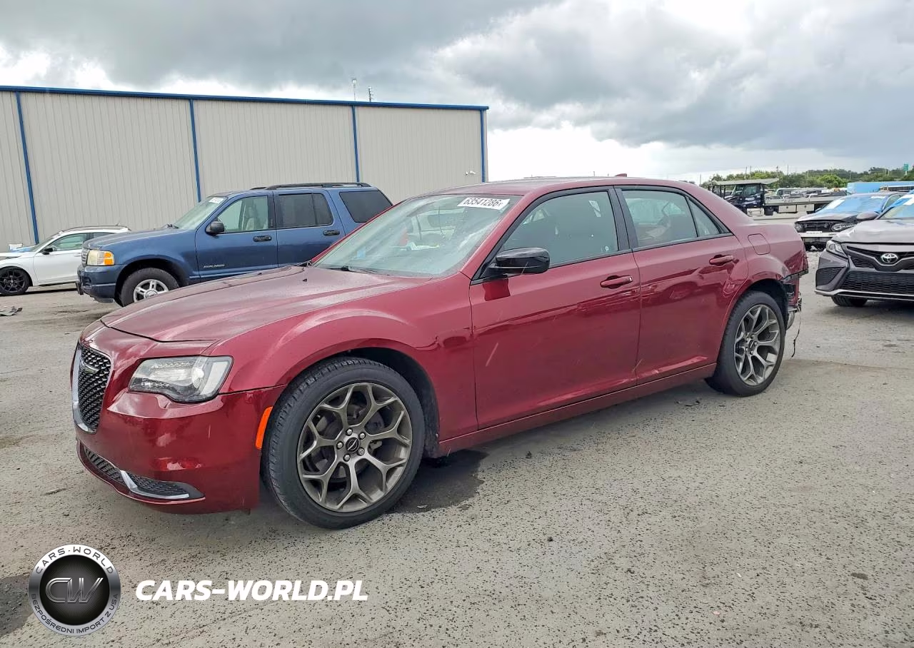 2018 Chrysler 300 Touring VIN:2C3CCAAG8JH302045 - 1