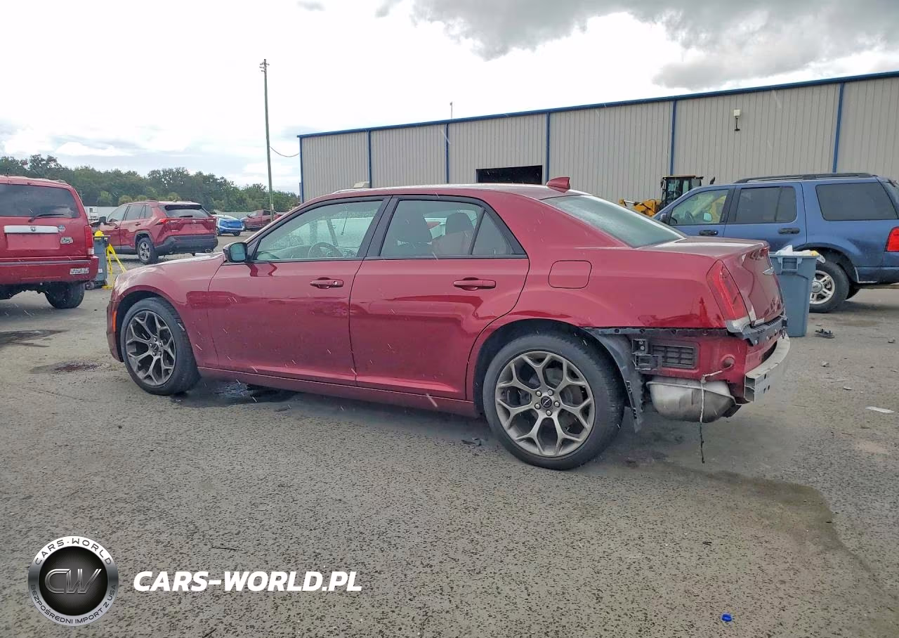 2018 Chrysler 300 Touring VIN:2C3CCAAG8JH302045 - 2