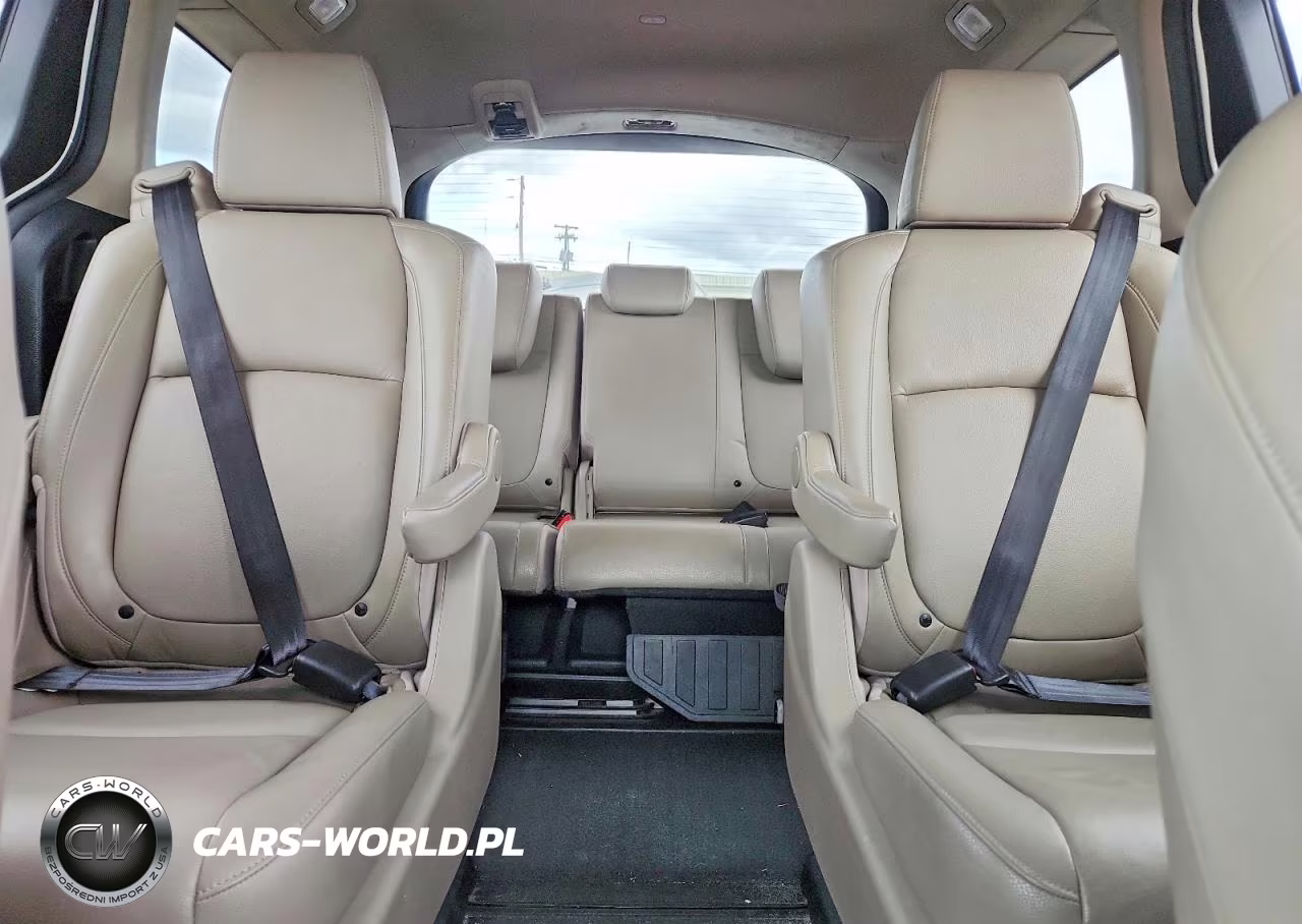 2018 Honda Odyssey Elite VIN:5FNRL6H93JB024347 - 10