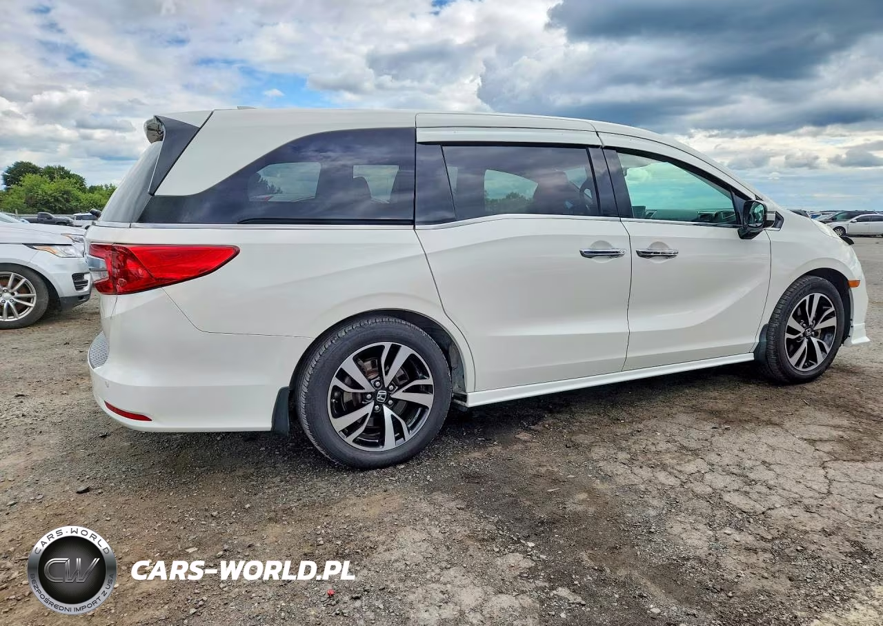 2018 Honda Odyssey Elite VIN:5FNRL6H93JB024347 - 3
