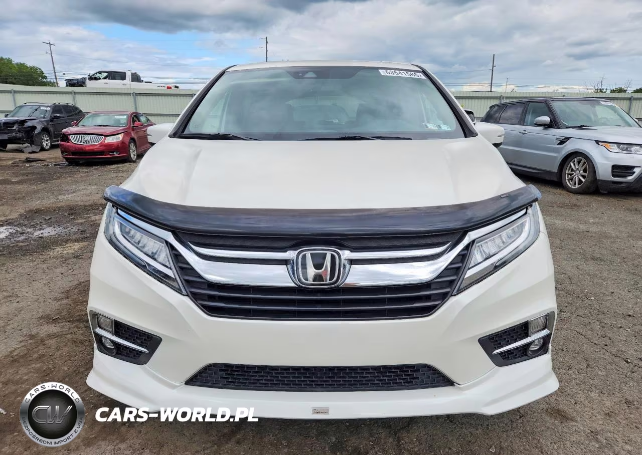 2018 Honda Odyssey Elite VIN:5FNRL6H93JB024347 - 5
