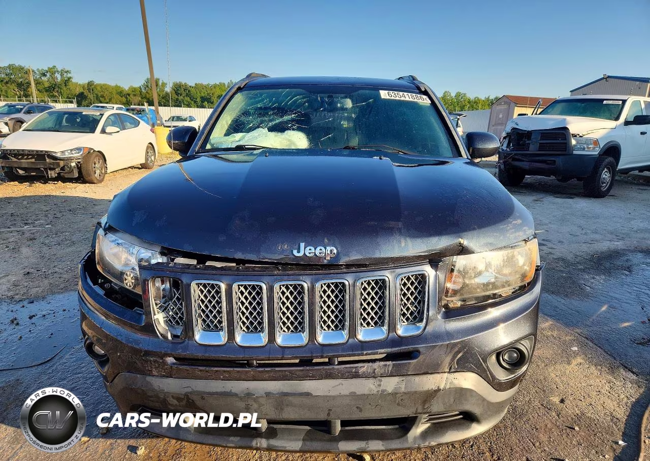 2014 Jeep Compass Latitude VIN:1C4NJCEA9ED647552 - 5