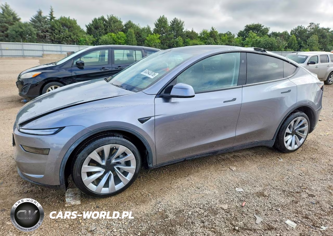 2026 Tesla Model Y – zdjęcie 1 z 12