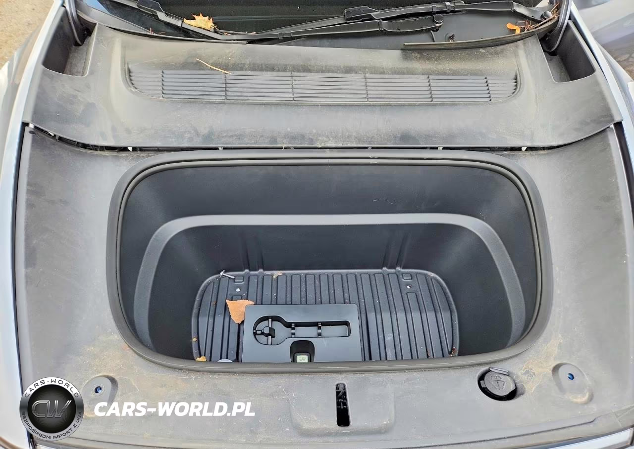 2026 Tesla Model Y VIN:7SAYGDEE7TF327272 - 11