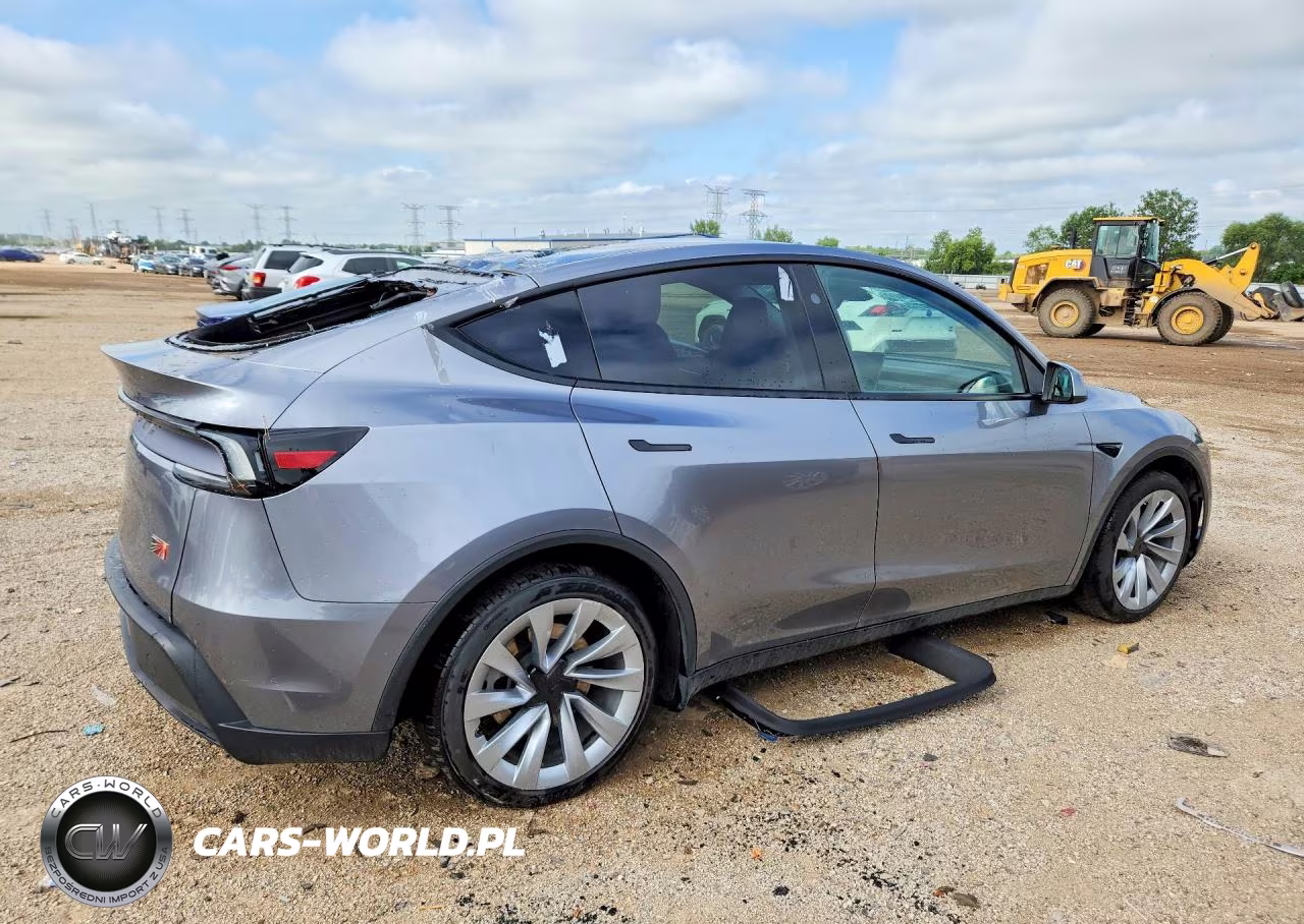 2026 Tesla Model Y VIN:7SAYGDEE7TF327272 - 3