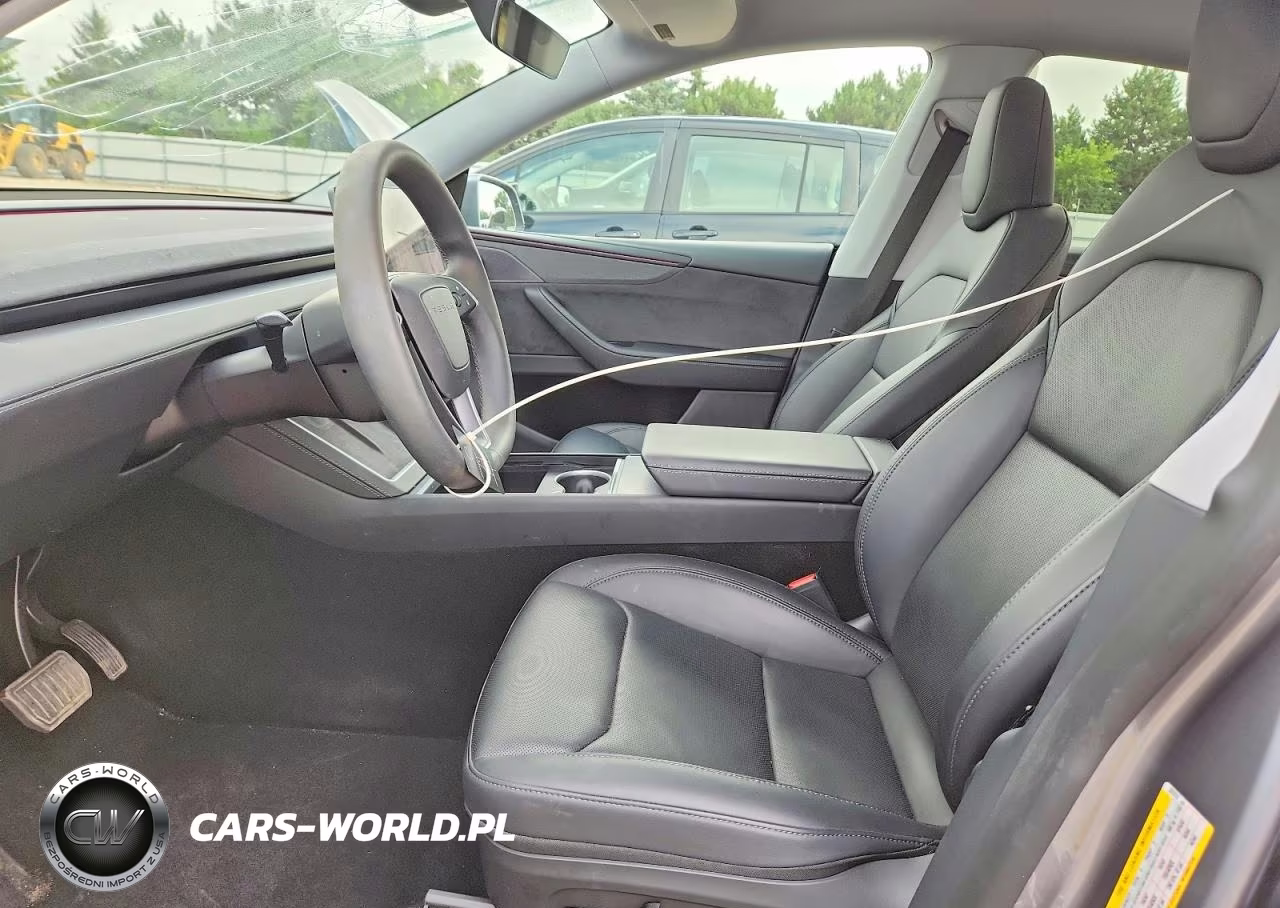 2026 Tesla Model Y VIN:7SAYGDEE7TF327272 - 7
