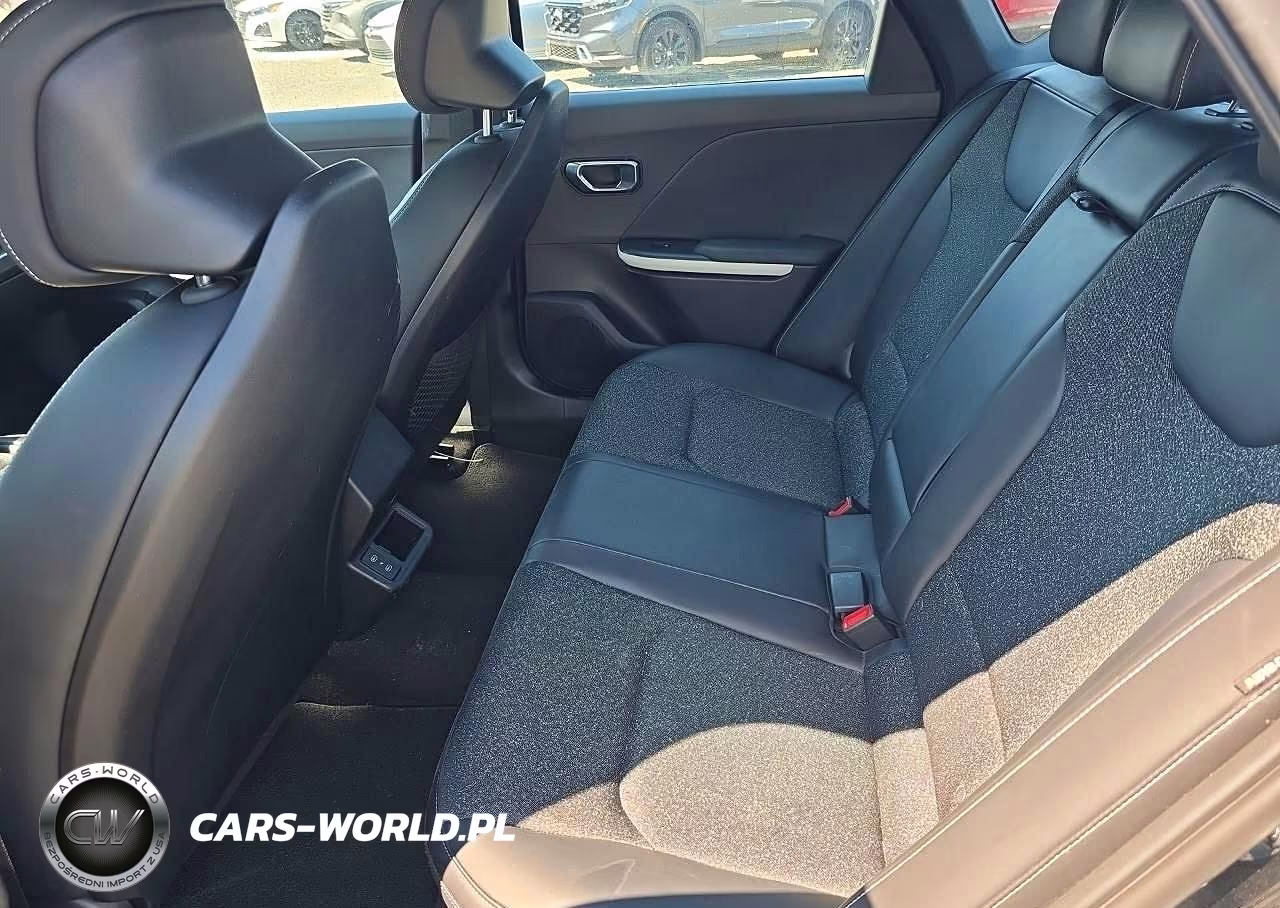 2025 Kia K4 Gt-Line VIN:3KPFW4DE7SE158464 - 11