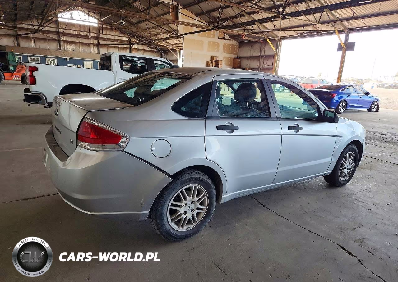 2010 Ford Focus Se VIN:1FAHP3FN6AW269983 - 3