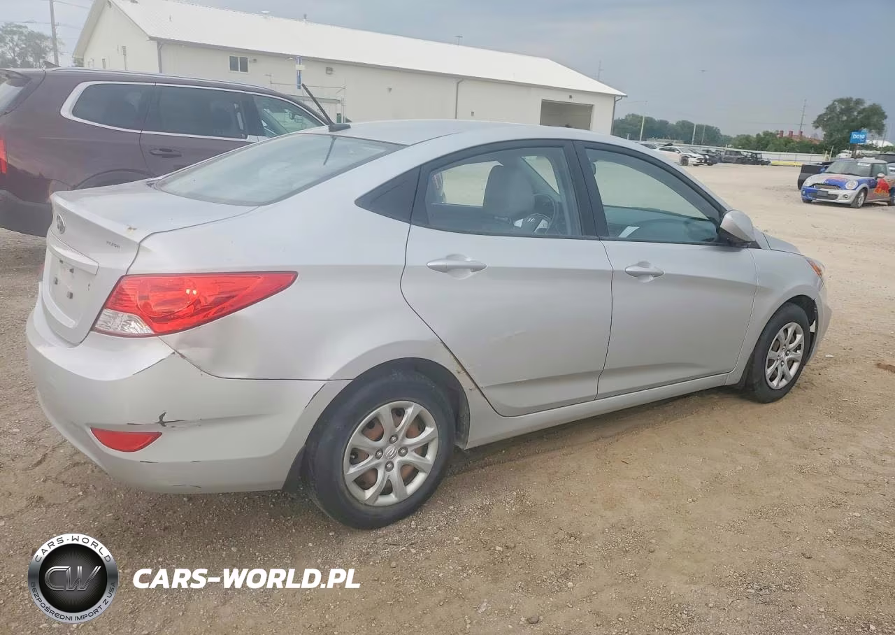 2013 Hyundai Accent Gls VIN:KMHCT4AE3DU335639 - 3