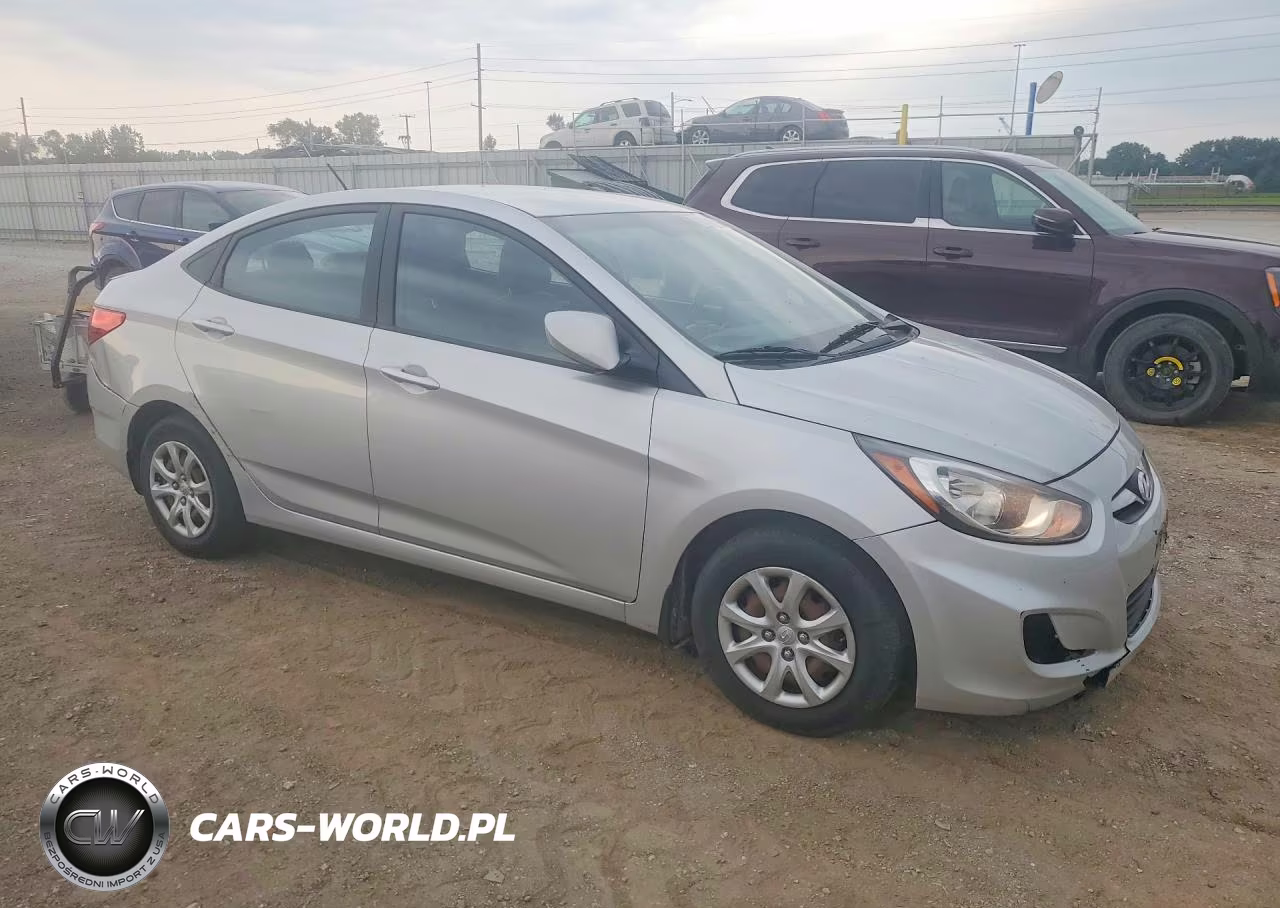 2013 Hyundai Accent Gls VIN:KMHCT4AE3DU335639 - 4