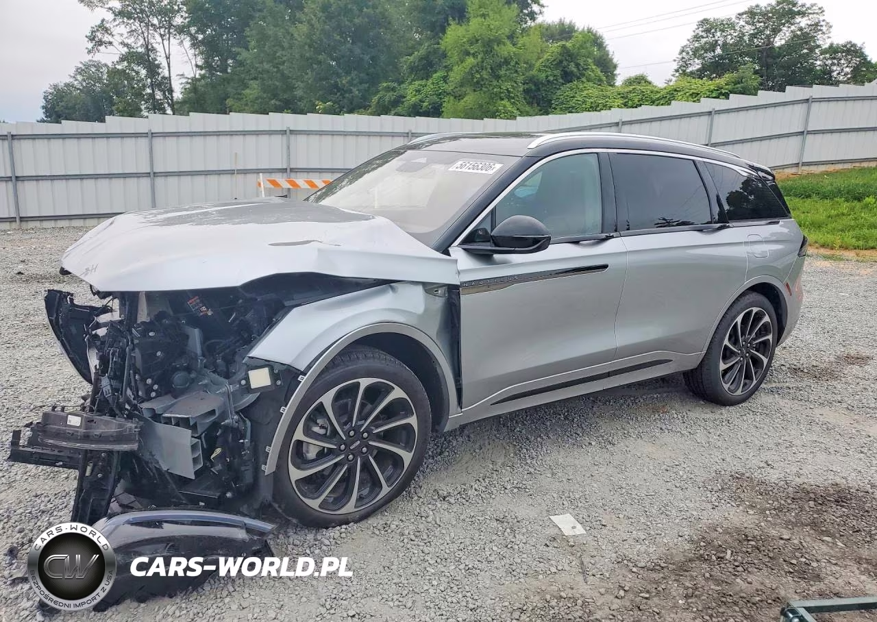 2025 Lincoln Nautilus Black Label – zdjęcie 1 z 13