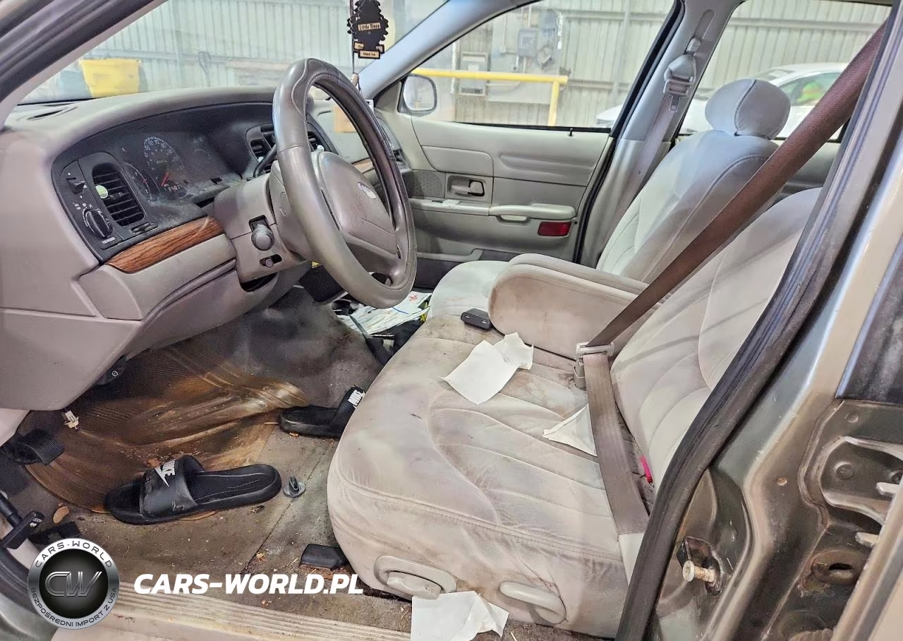 2001 Ford Crown Victoria VIN:2FAFP73W21X124942 - 7