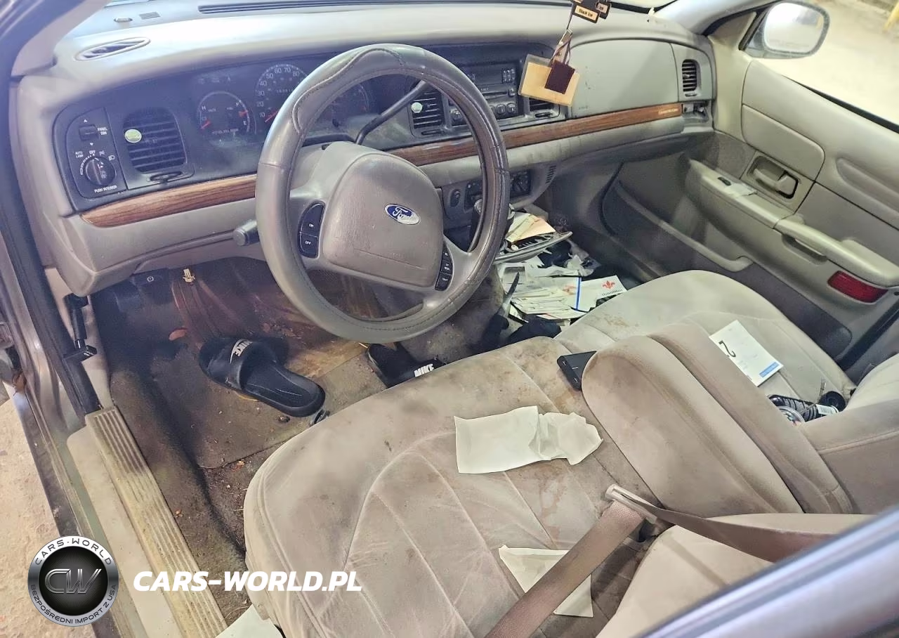 2001 Ford Crown Victoria VIN:2FAFP73W21X124942 - 8