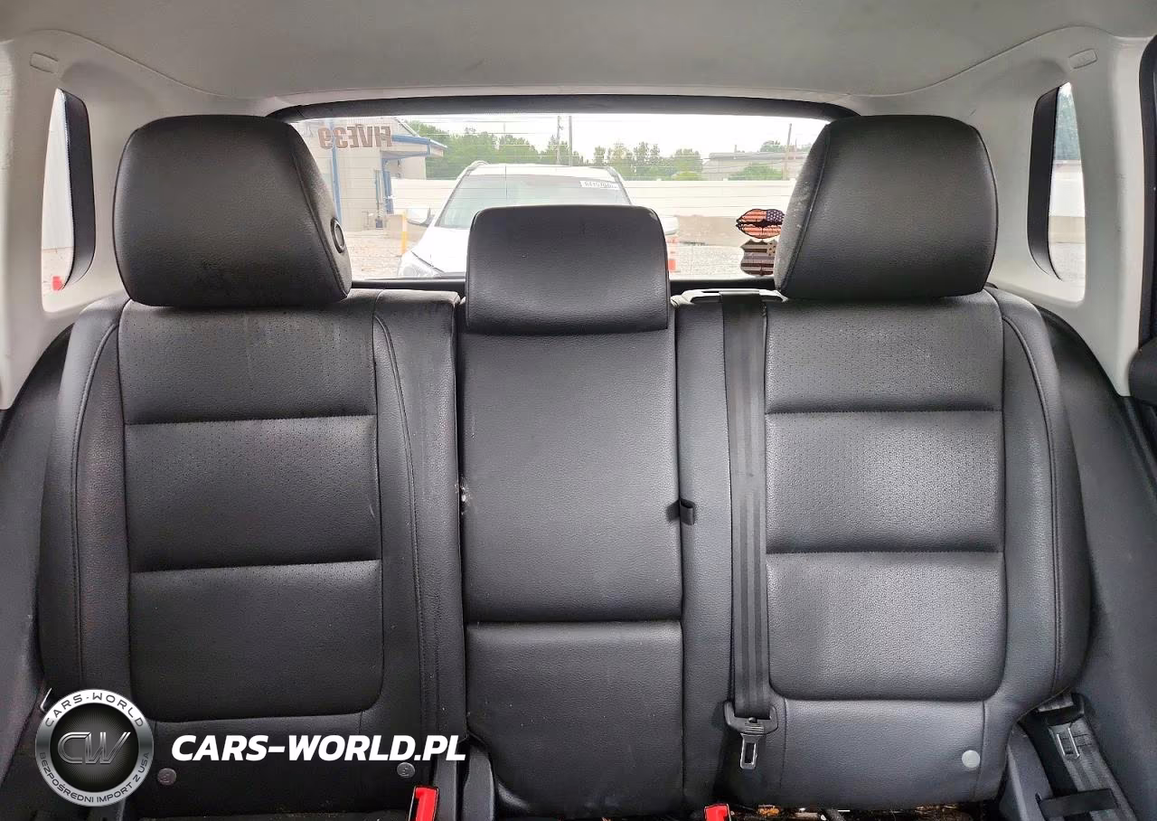 2016 Volkswagen Tiguan S VIN:WVGAV7AX3GW585816 - 10