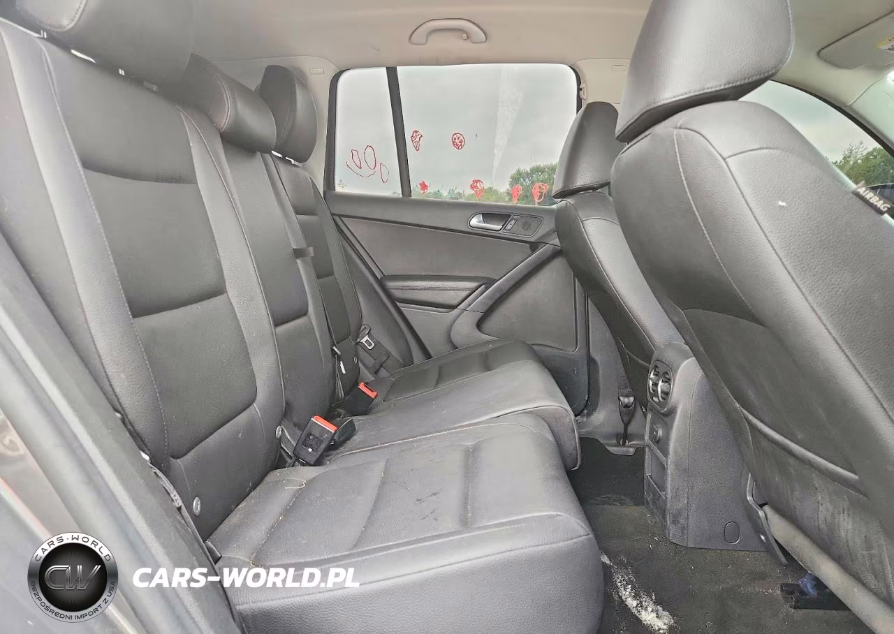 2016 Volkswagen Tiguan S VIN:WVGAV7AX3GW585816 - 11