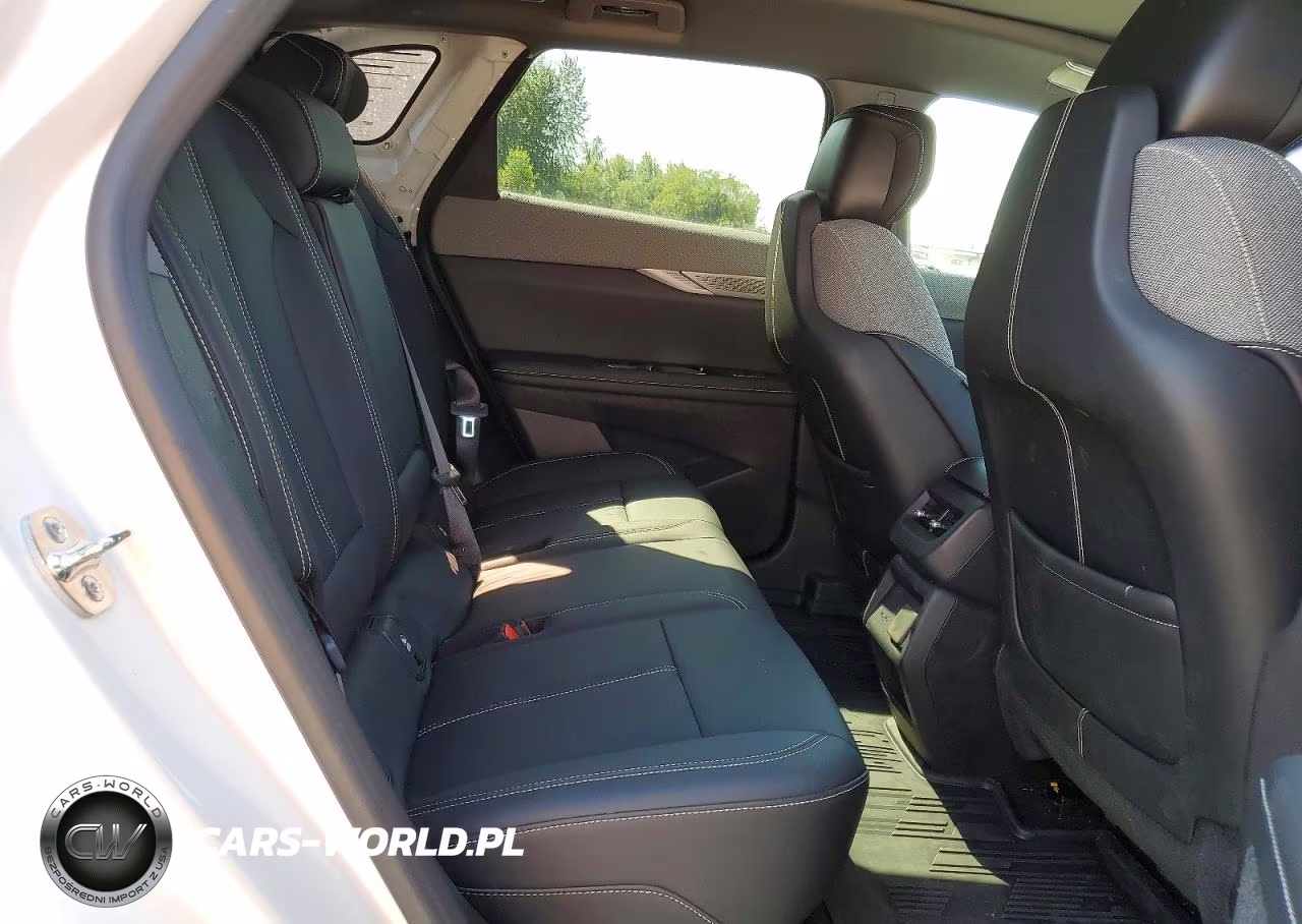 2025 Cadillac Optiq Sport VIN:3GYK3EMR6SS200909 - 11
