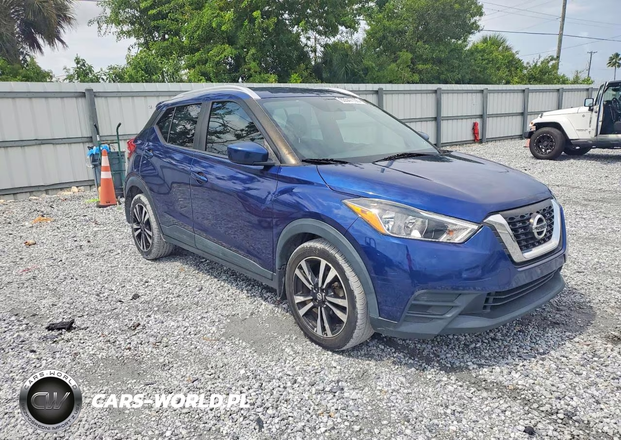 2018 Nissan Kicks Sv VIN:3N1CP5CU5JL543002 - 4