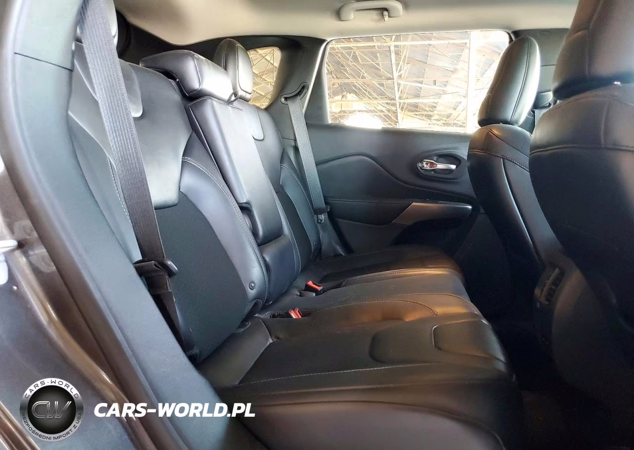 2019 Jeep Cherokee Latitude Plus VIN:1C4PJLLB8KD439274 - 10