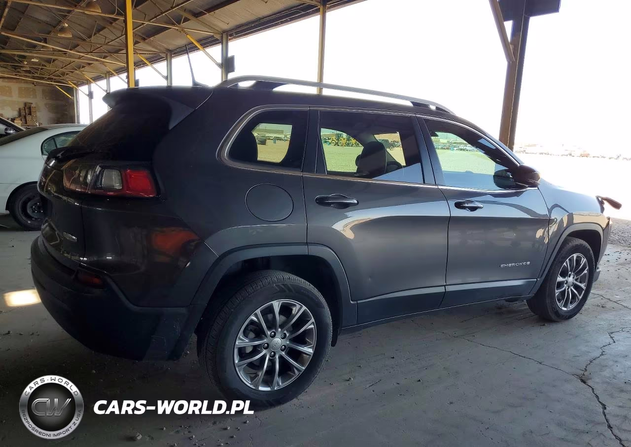 2019 Jeep Cherokee Latitude Plus VIN:1C4PJLLB8KD439274 - 3