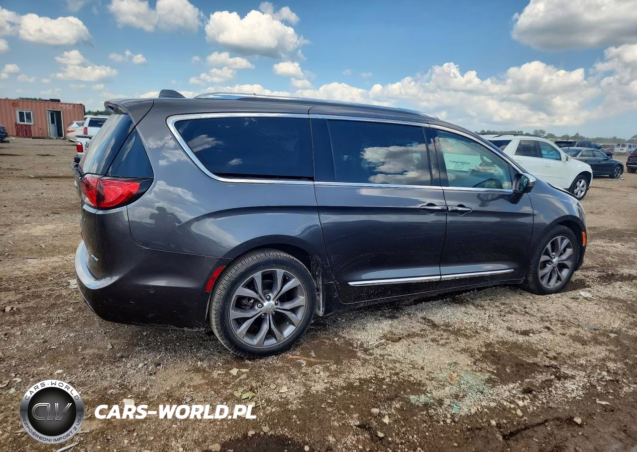 2017 Chrysler Pacifica Limited VIN:2C4RC1GG9HR633170 - 3