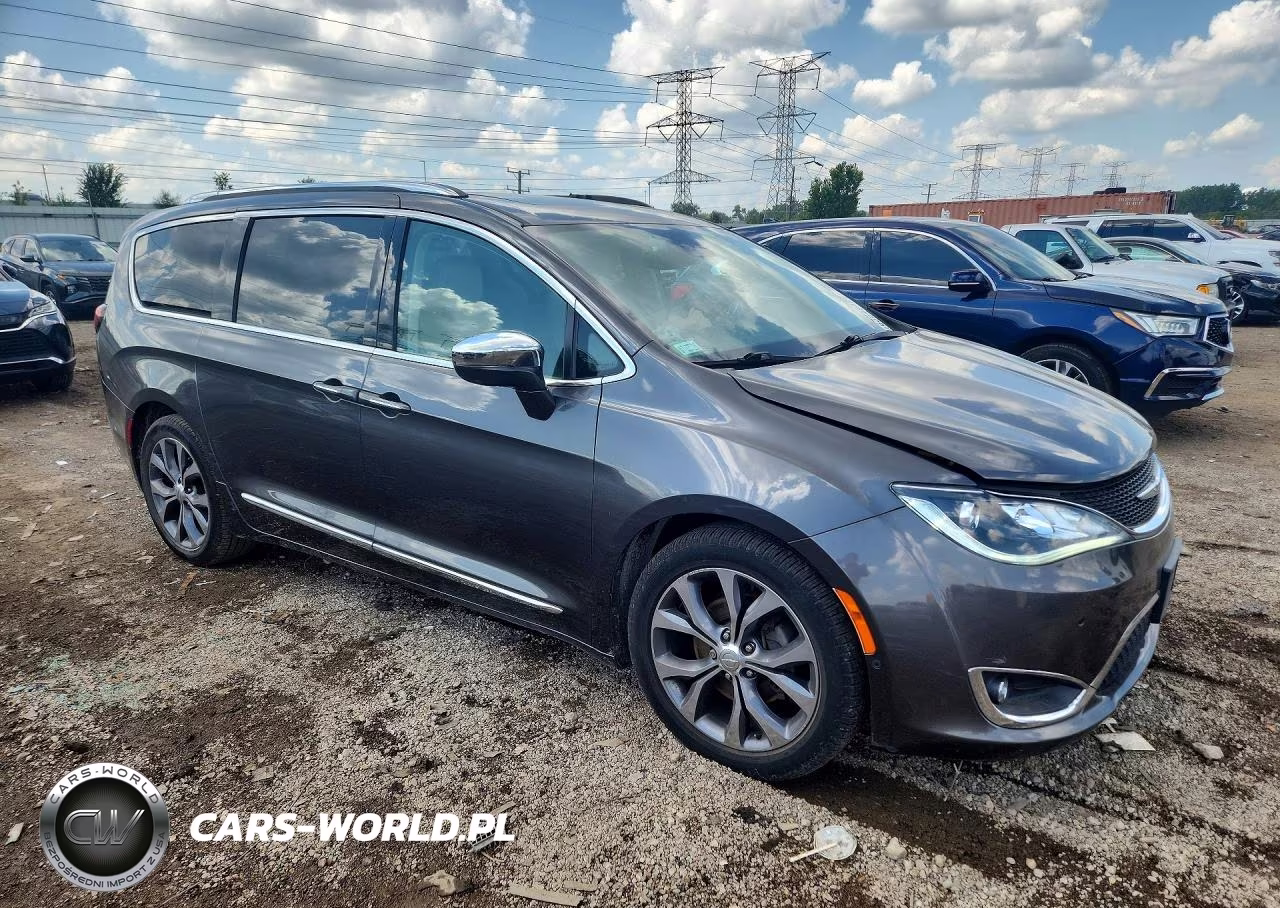 2017 Chrysler Pacifica Limited VIN:2C4RC1GG9HR633170 - 4