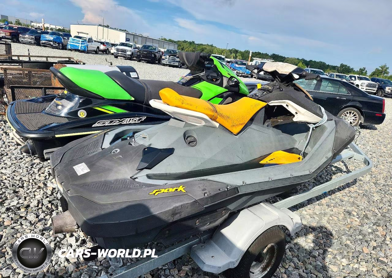 2018 Sea-Doo Spark Jet Ski VIN:CAYDV88392E818 - 4