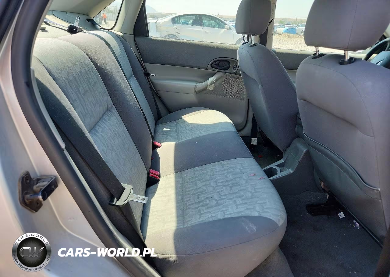 2005 Ford Focus Zx4 VIN:1FAFP34N35W304415 - 10