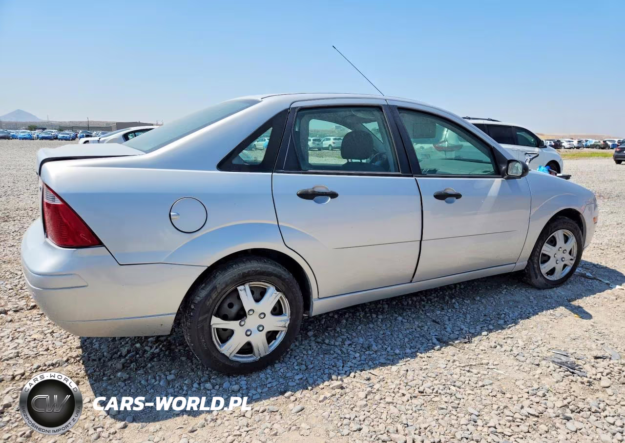 2005 Ford Focus Zx4 VIN:1FAFP34N35W304415 - 3