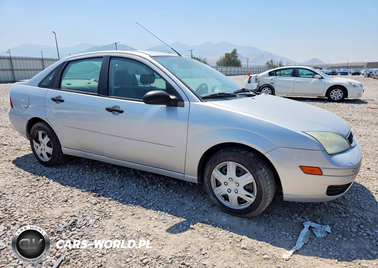 2005 Ford Focus Zx4 VIN:1FAFP34N35W304415 - 4