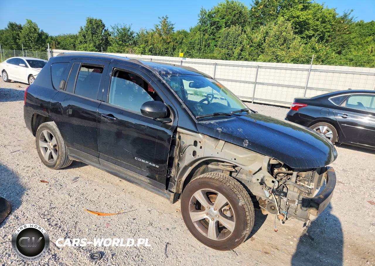 2016 Jeep Compass Latitude VIN:1C4NJCEA5GD716076 - 4