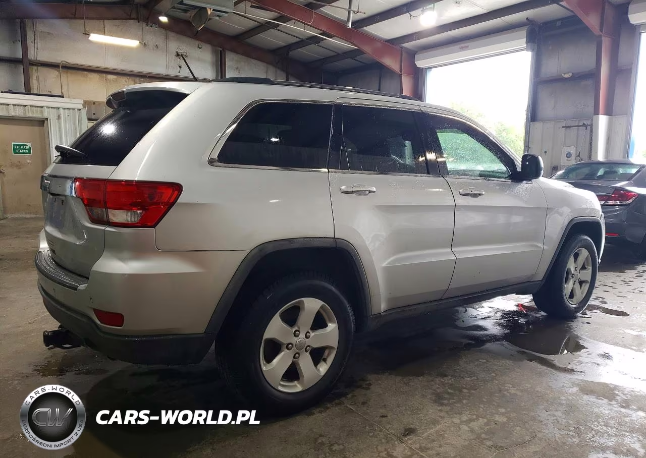 2011 Jeep Grand Cherokee Laredo VIN:1J4RR4GG2BC543157 - 3