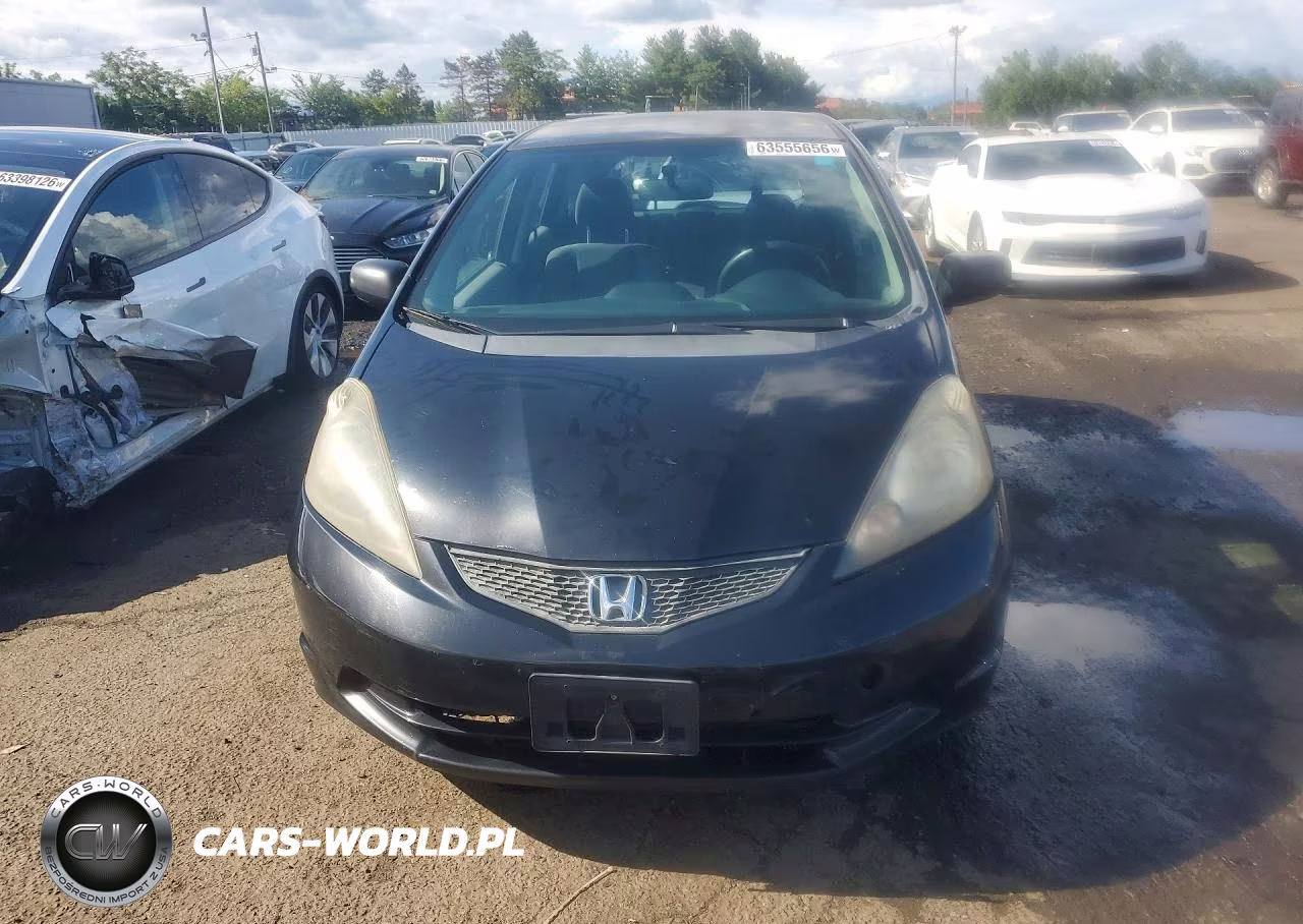 2011 Honda Fit VIN:JHMGE8G32BS007729 - 5