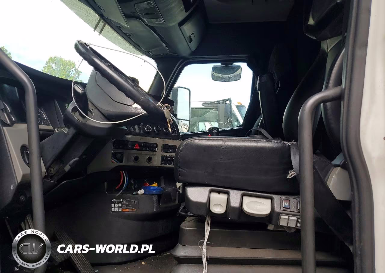 2018 Freightliner Cascadia 126 VIN:3AKJHHDR1JSJZ5673 - 7