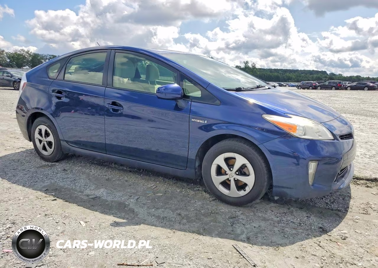 2014 Toyota Prius Two VIN:JTDKN3DU2E1827668 - 4