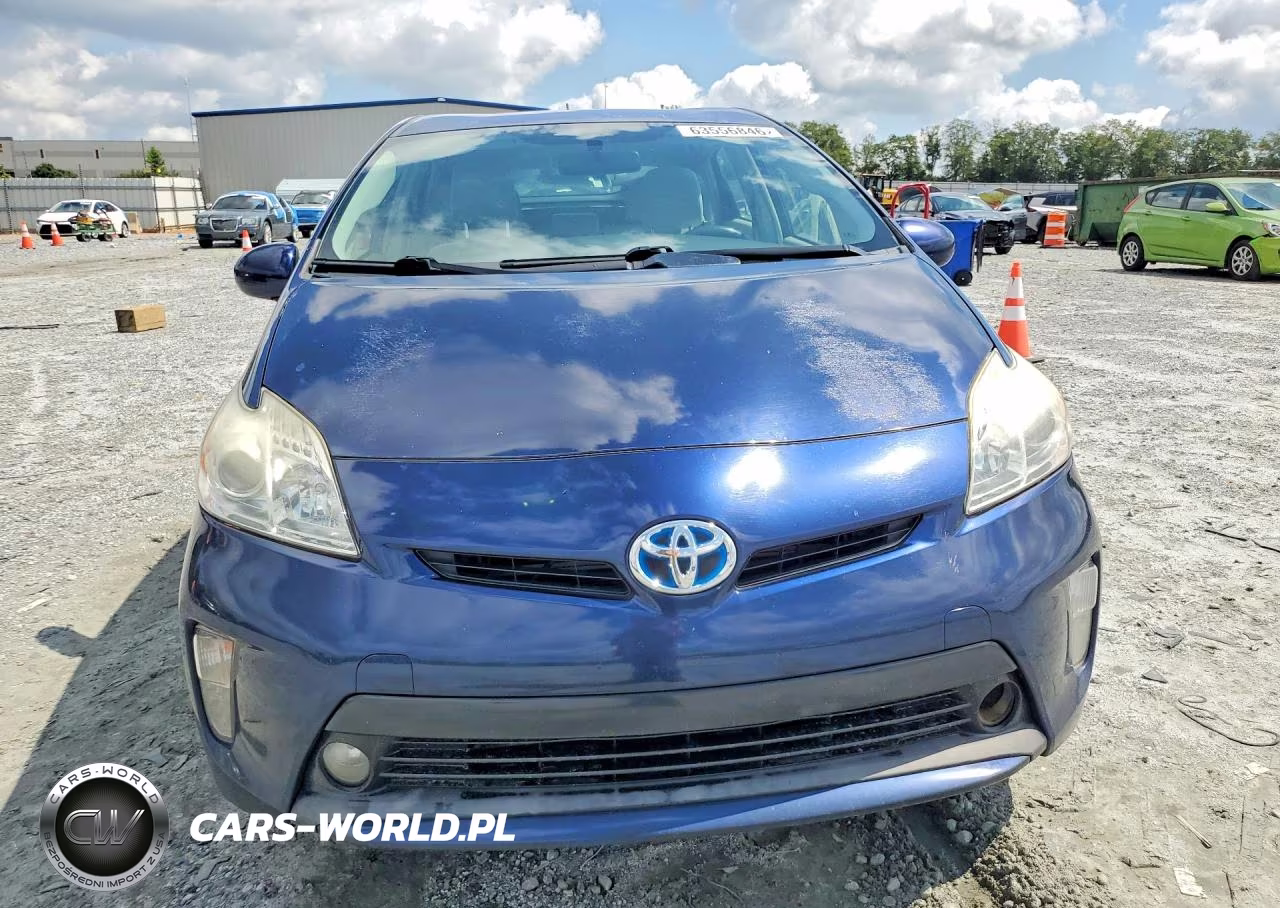 2014 Toyota Prius Two VIN:JTDKN3DU2E1827668 - 5