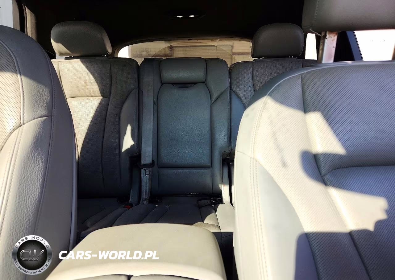 2017 Audi Q7 Premium Plus VIN:WA1LHAF72HD057721 - 10