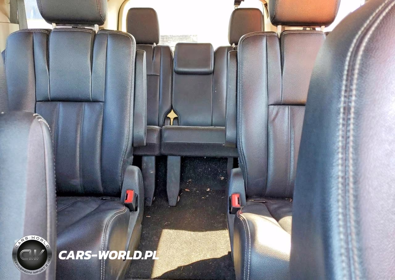 2014 Chrysler Town & Country Touring VIN:2C4RC1BGXER398829 - 10