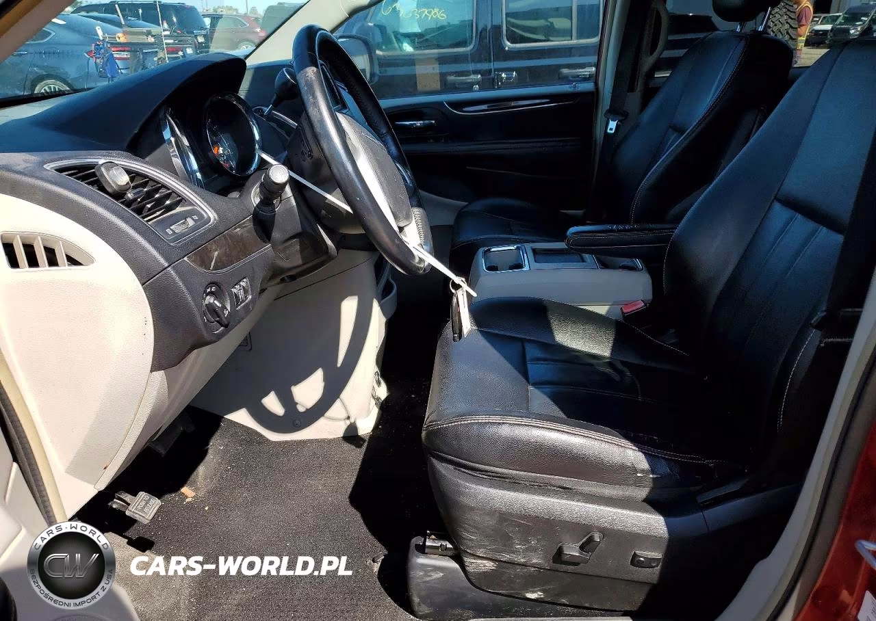 2014 Chrysler Town & Country Touring VIN:2C4RC1BGXER398829 - 7