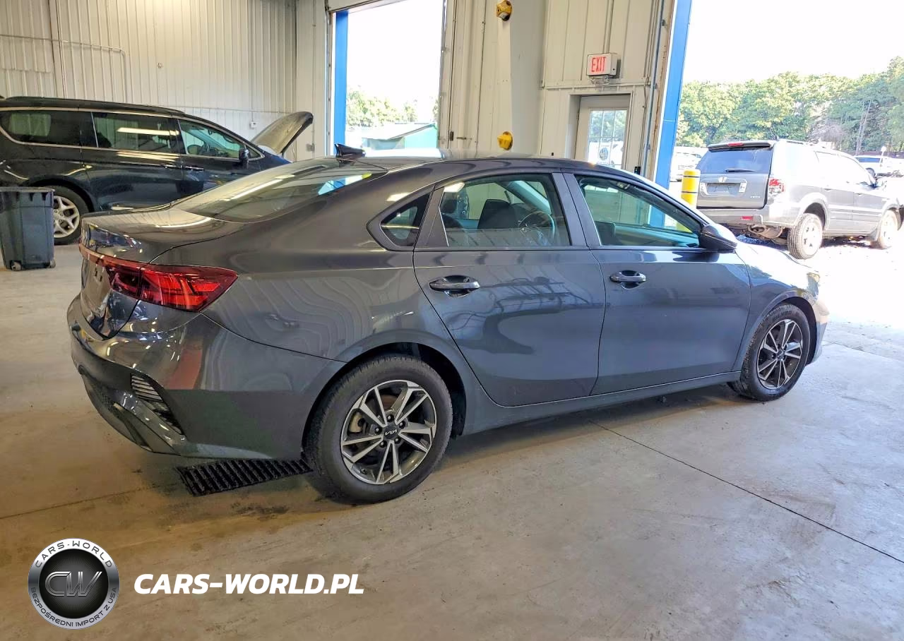 2023 Kia Forte Lxs VIN:3KPF24AD5PE512755 - 3