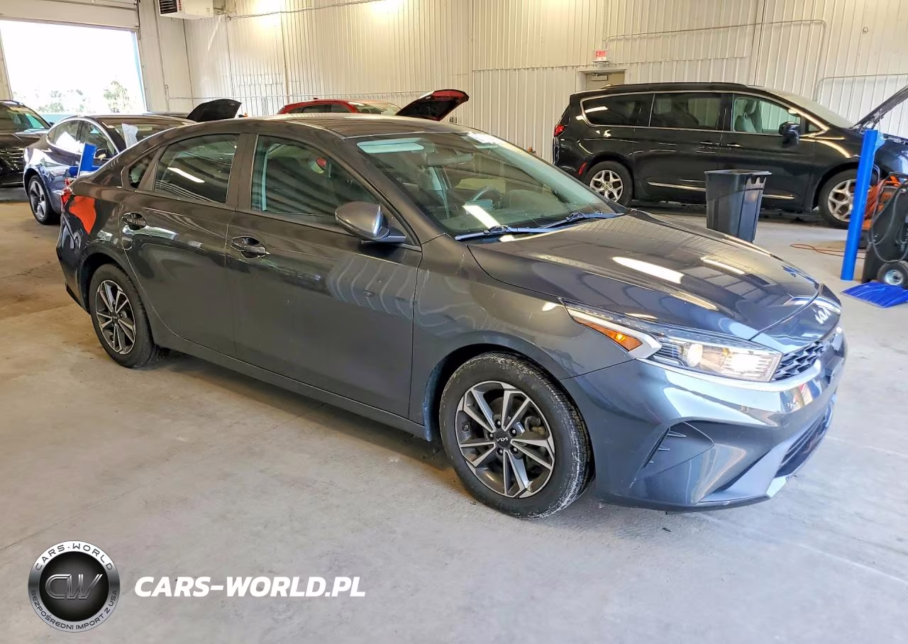2023 Kia Forte Lxs VIN:3KPF24AD5PE512755 - 4