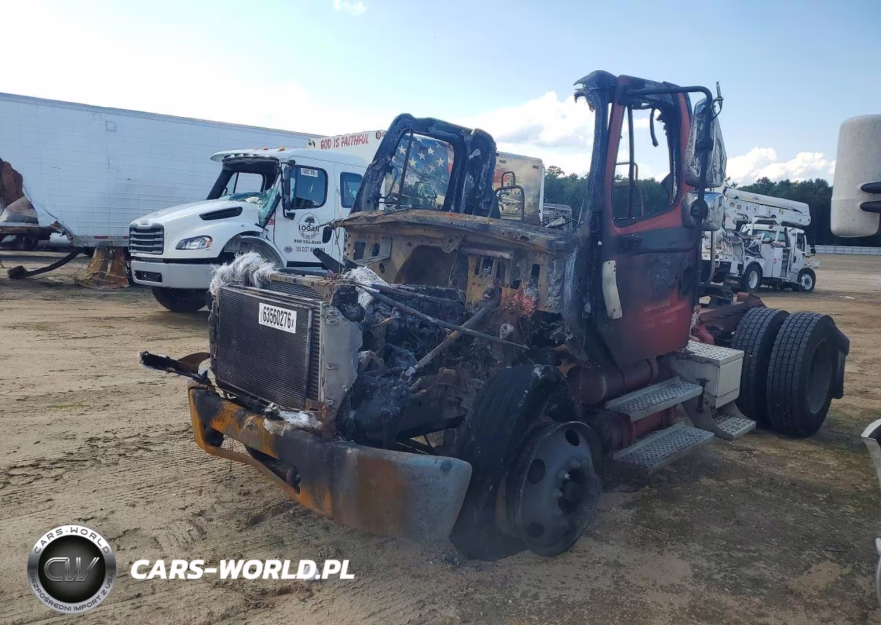 2006 Freightliner M2 106 Med - Truck Cab And Chassis