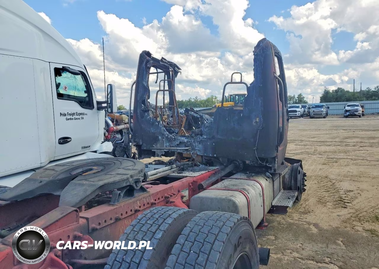 2006 Freightliner M2 106 Med - Truck Cab And Chassis VIN:1FUBCYDA86HV01450 - 11