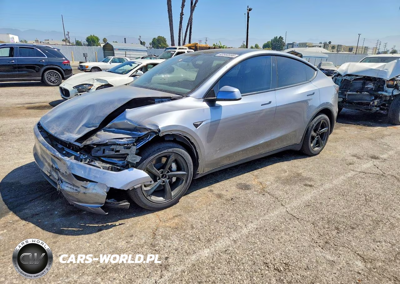 2026 Tesla Model Y – zdjęcie 1 z 13