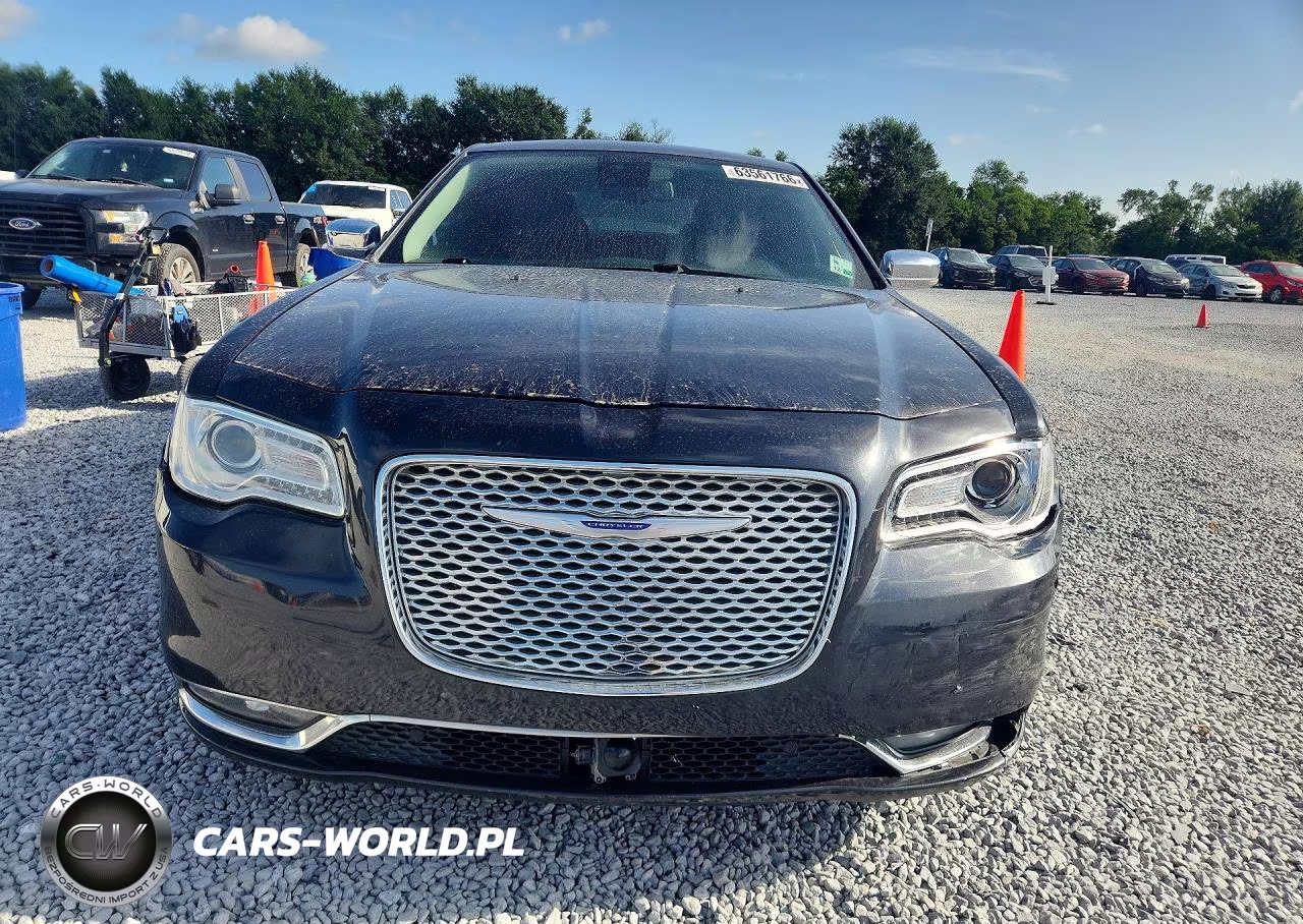 2018 Chrysler 300 Limited VIN:2C3CCAEG4JH296237 - 5
