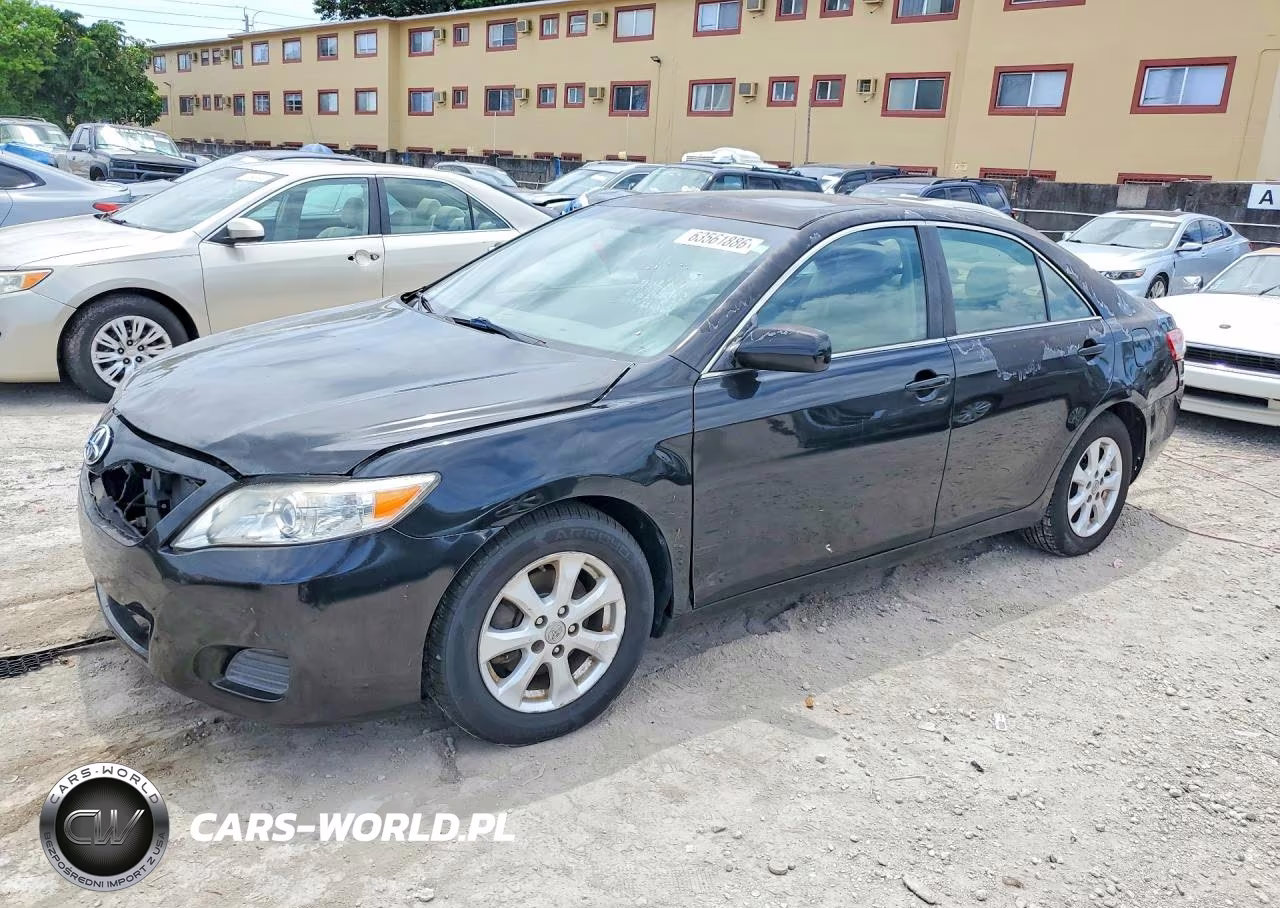 2011 Toyota Camry Le – zdjęcie 1 z 12