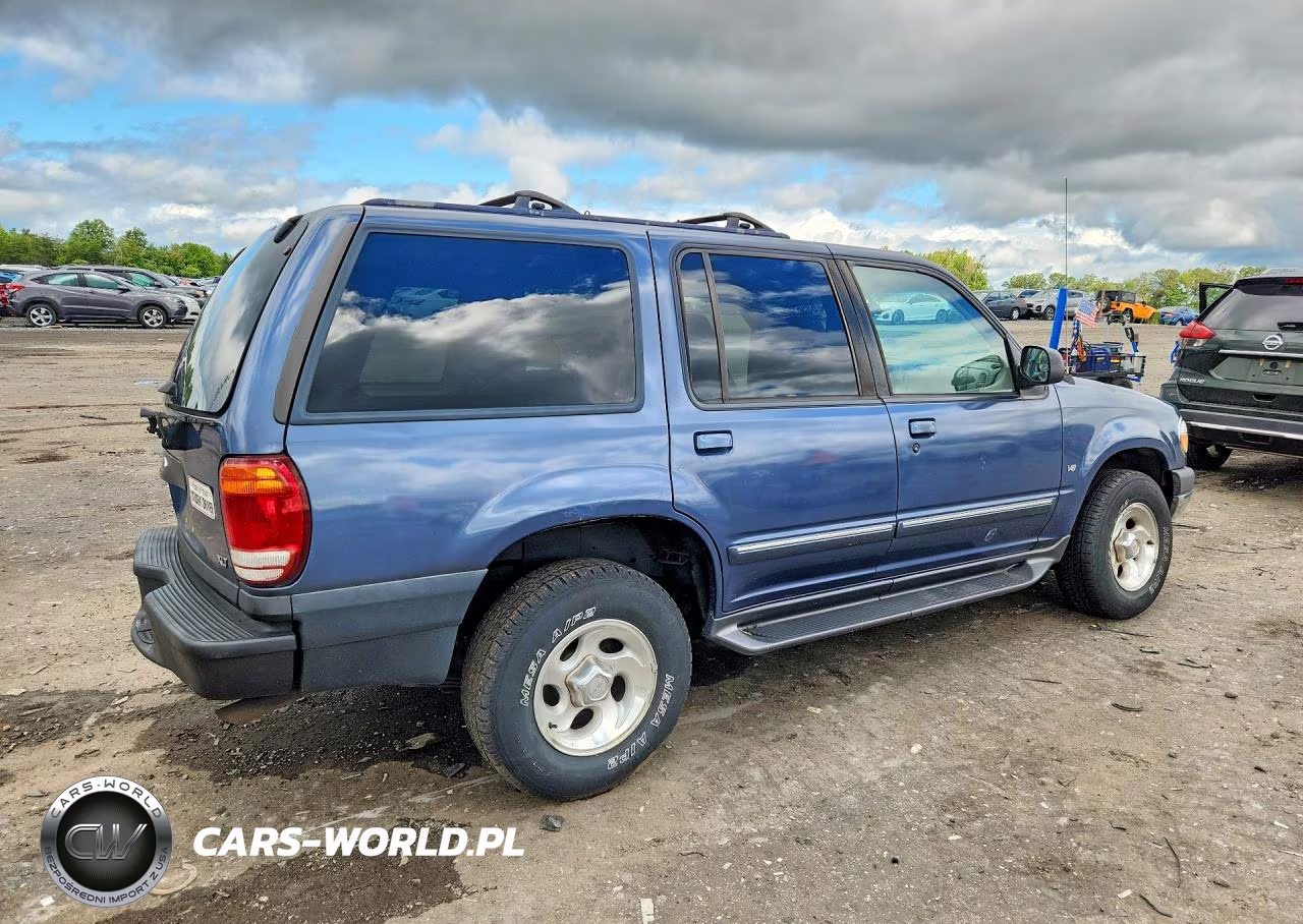 2000 Ford Explorer Xlt VIN:1FMZU83P4YZC12132 - 3