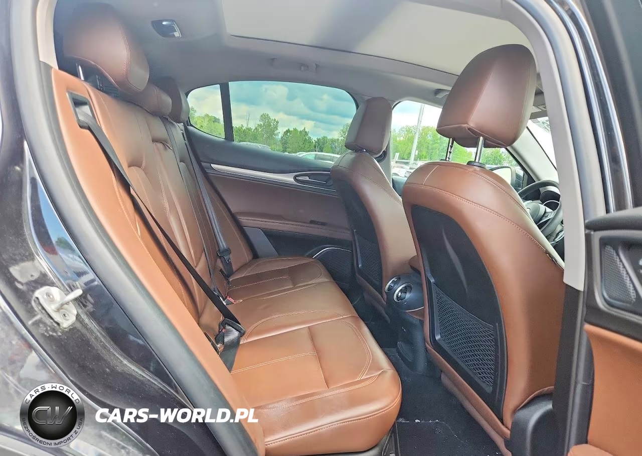 2018 Alfa Romeo Stelvio Sport VIN:ZASFAKPN2J7B93031 - 11